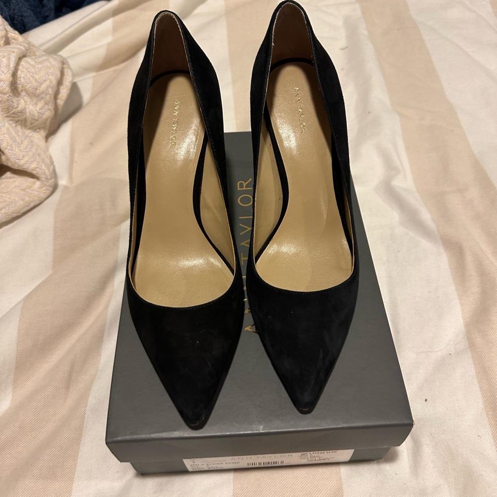 Ann Taylor Black Pointed Toe Heels
